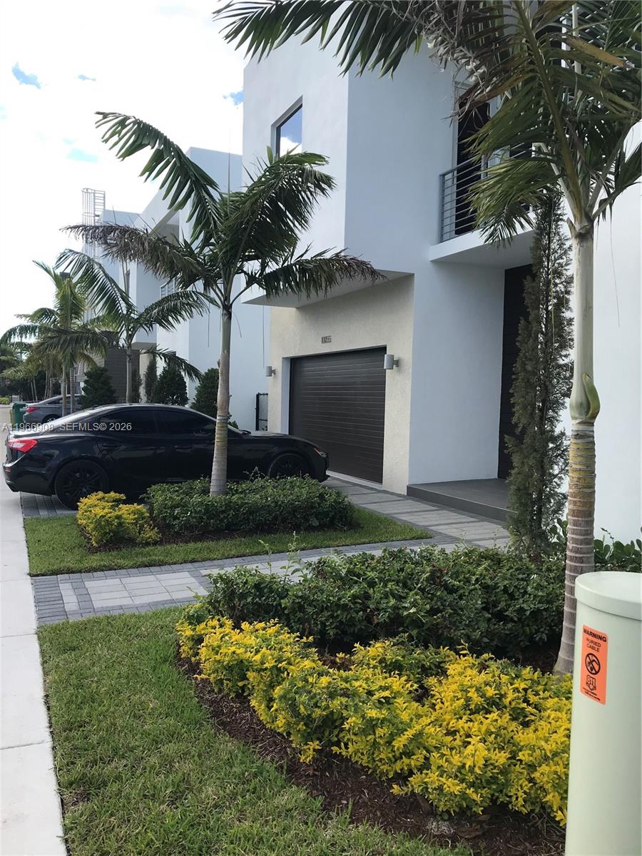 10055 NW 75th St, Doral FL 33178