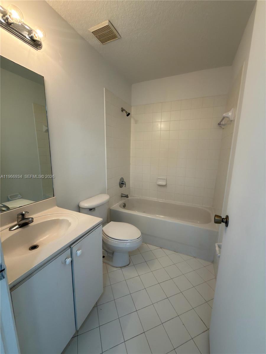 930 NE 34th Ave #201, Homestead FL 33033