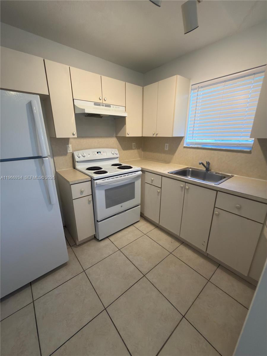 930 NE 34th Ave #201, Homestead FL 33033