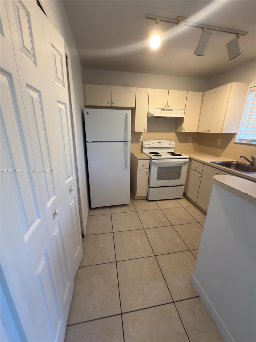 930 NE 34th Ave #201, Homestead FL 33033
