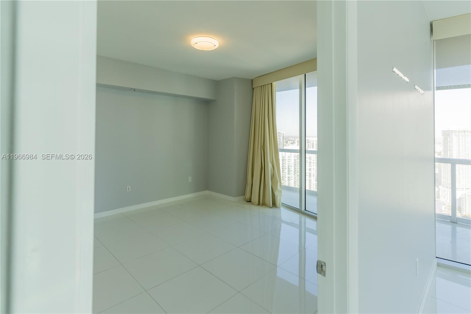 465 Brickell Ave #4802, Miami FL 33131