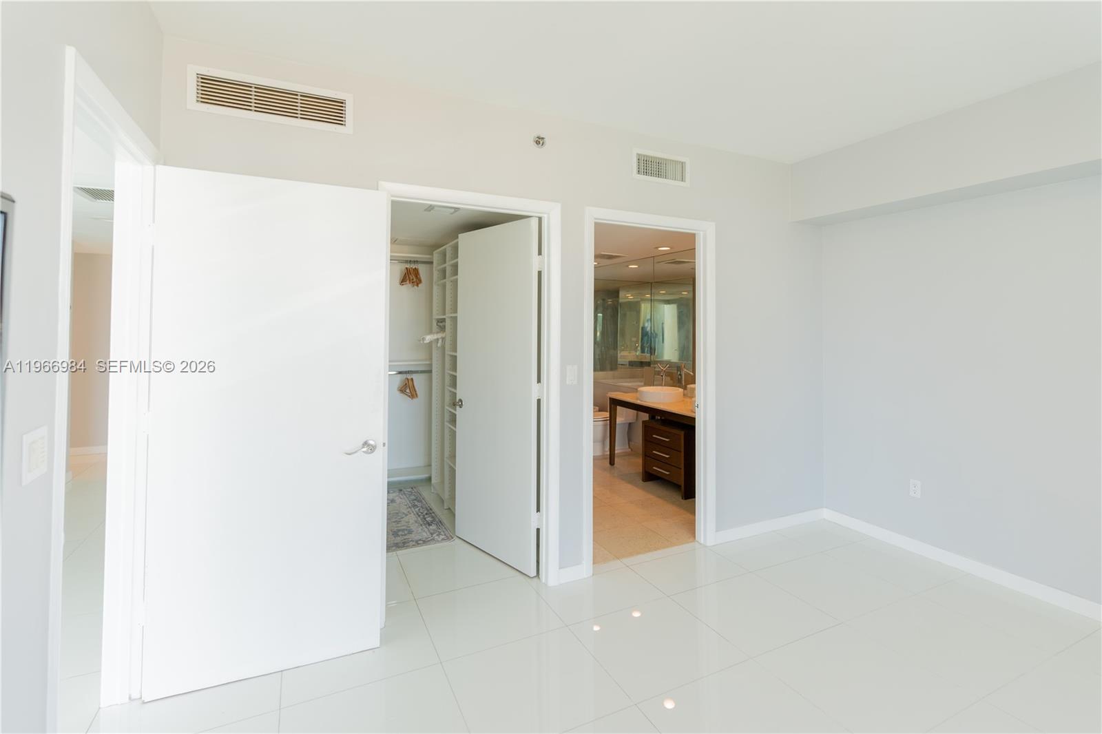 465 Brickell Ave #4802, Miami FL 33131