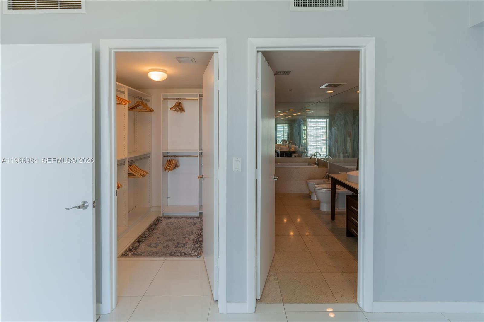 465 Brickell Ave #4802, Miami FL 33131
