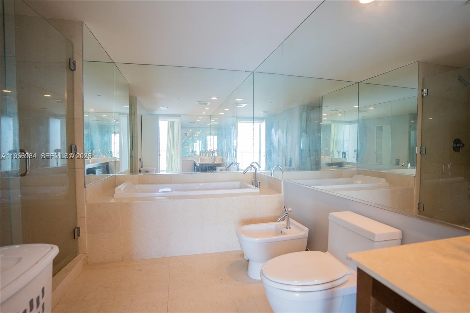 465 Brickell Ave #4802, Miami FL 33131