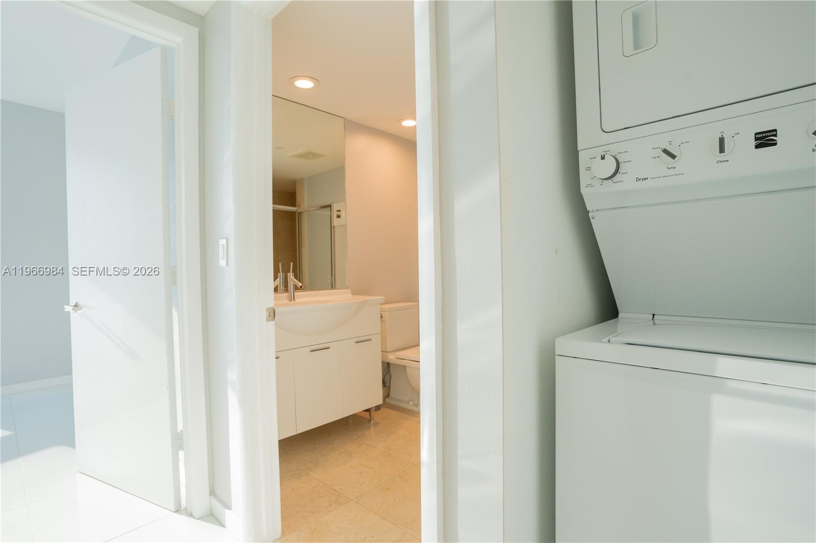 465 Brickell Ave #4802, Miami FL 33131