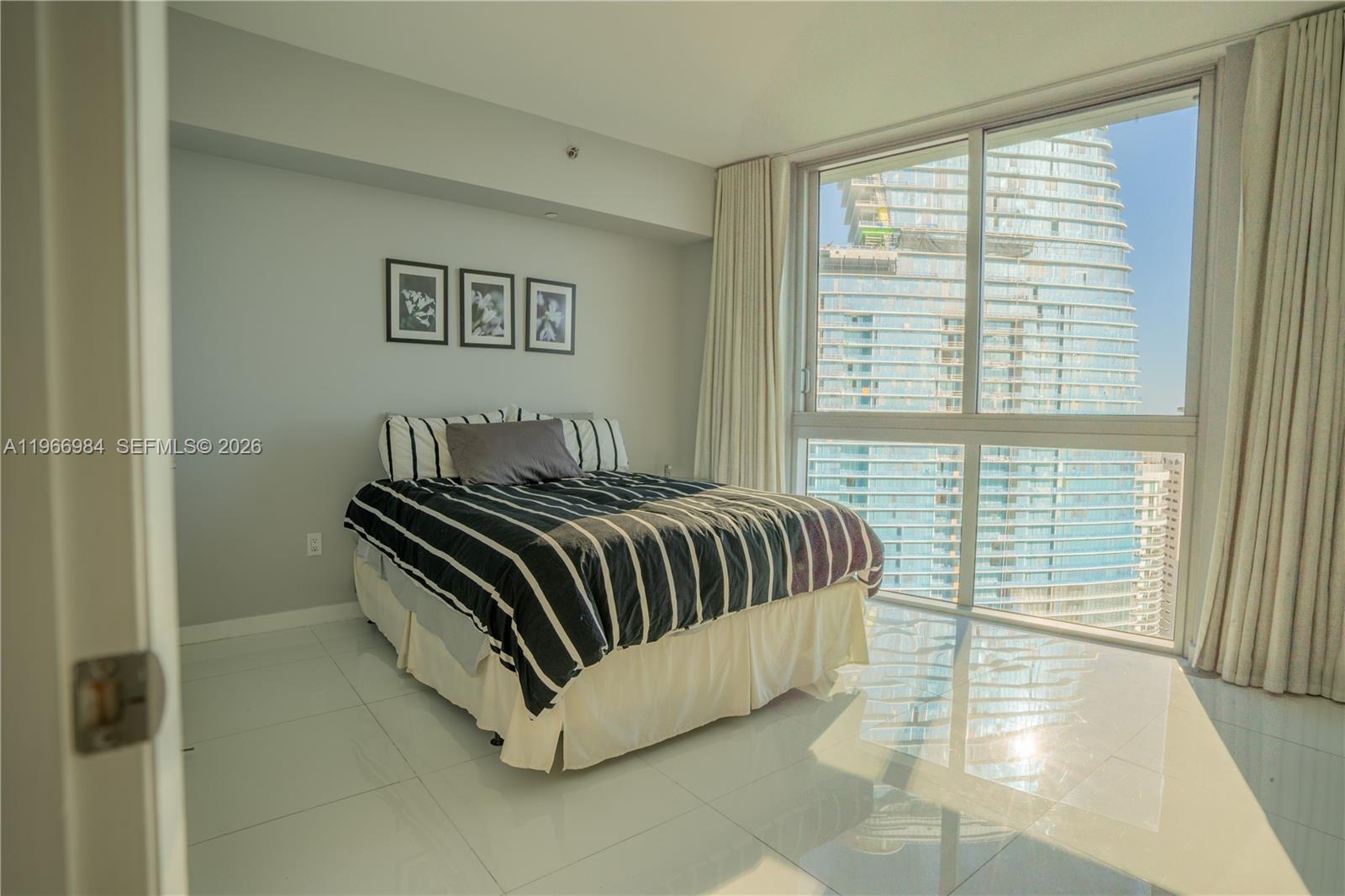 465 Brickell Ave #4802, Miami FL 33131