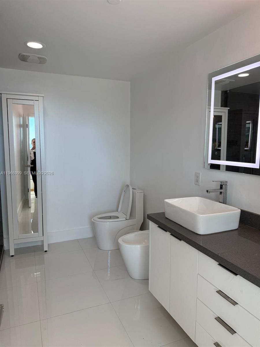 888 Biscayne Blvd #3101, Miami FL 33132