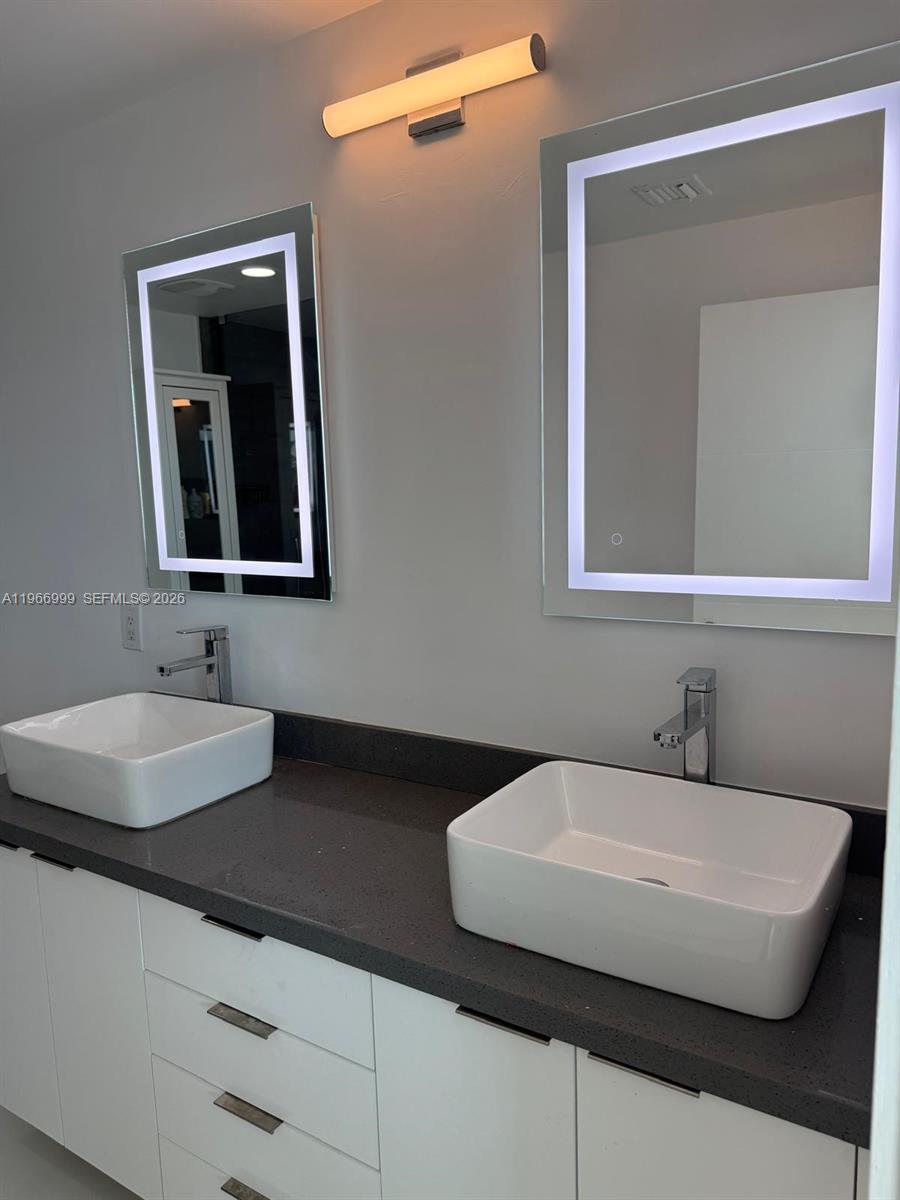 888 Biscayne Blvd #3101, Miami FL 33132