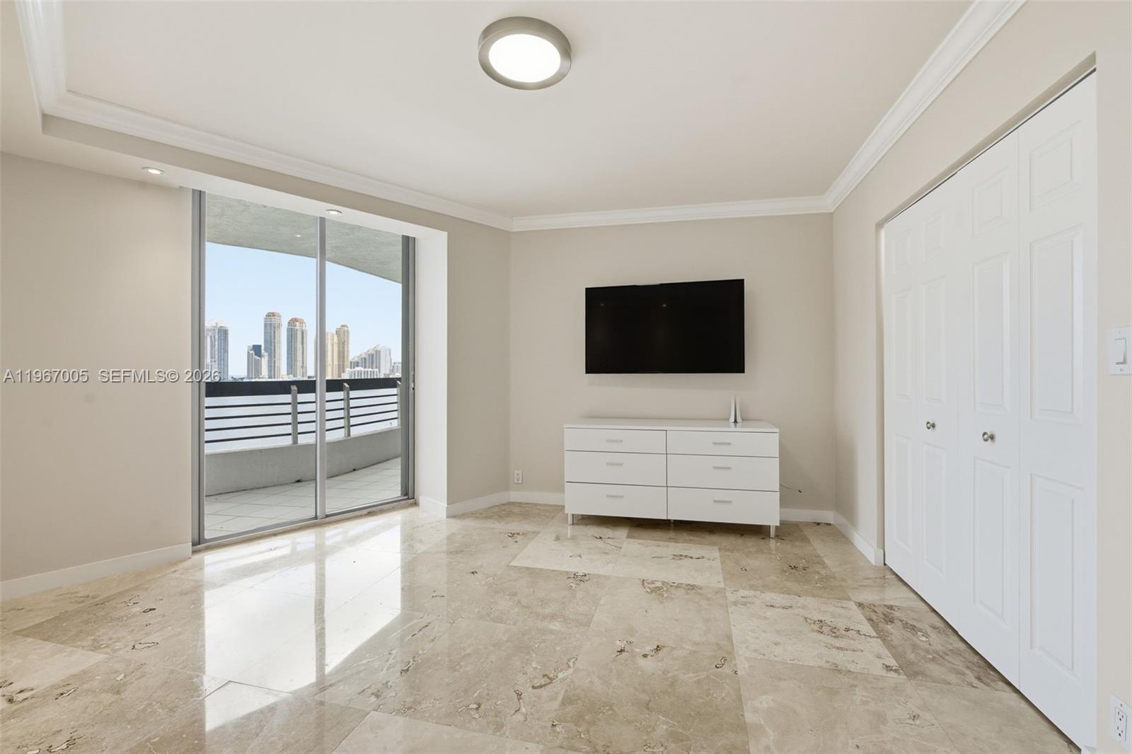 3530 Mystic Pointe Dr #1212, Aventura FL 33180