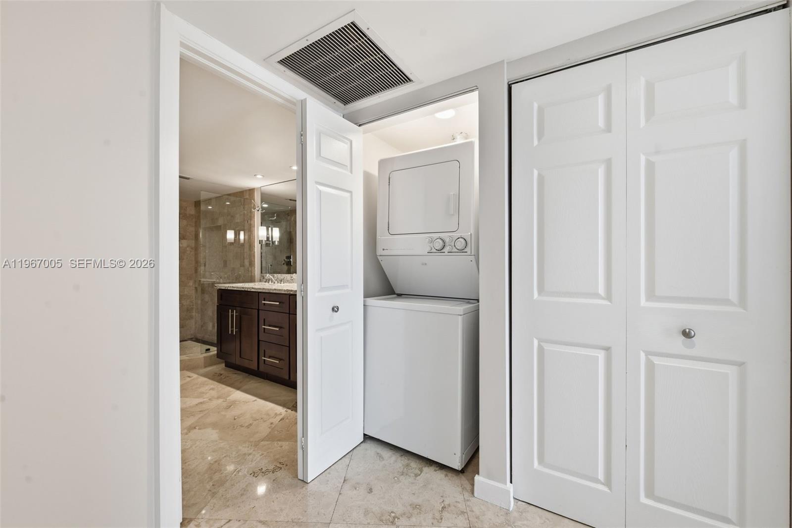3530 Mystic Pointe Dr #1212, Aventura FL 33180