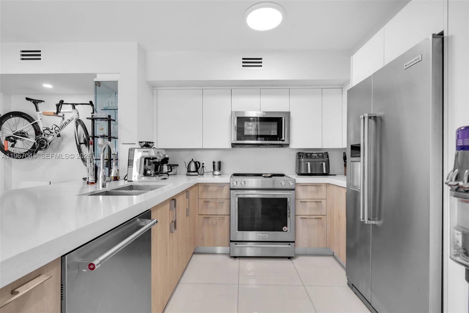 1155 Brickell Bay Dr #303, Miami FL 33131