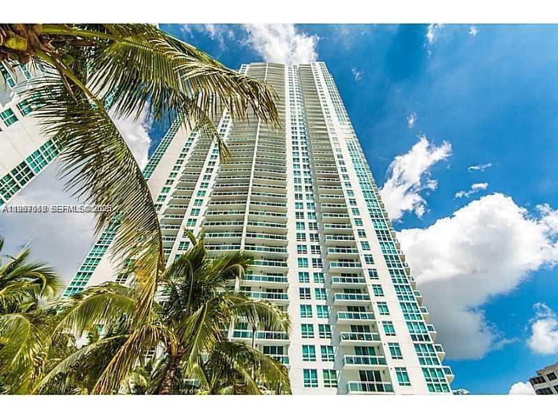 950 Brickell Bay Dr #5209, Miami FL 33131
