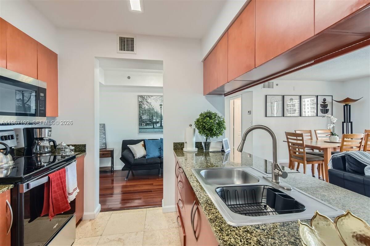 1200 Brickell Bay Dr #3923, Miami FL 33131