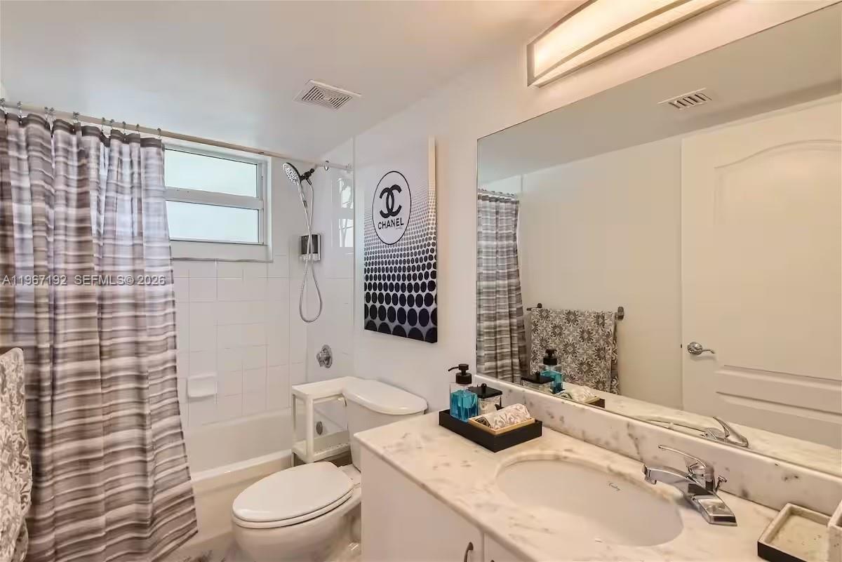 1200 Brickell Bay Dr #3923, Miami FL 33131