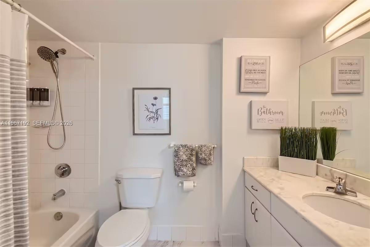 1200 Brickell Bay Dr #3923, Miami FL 33131