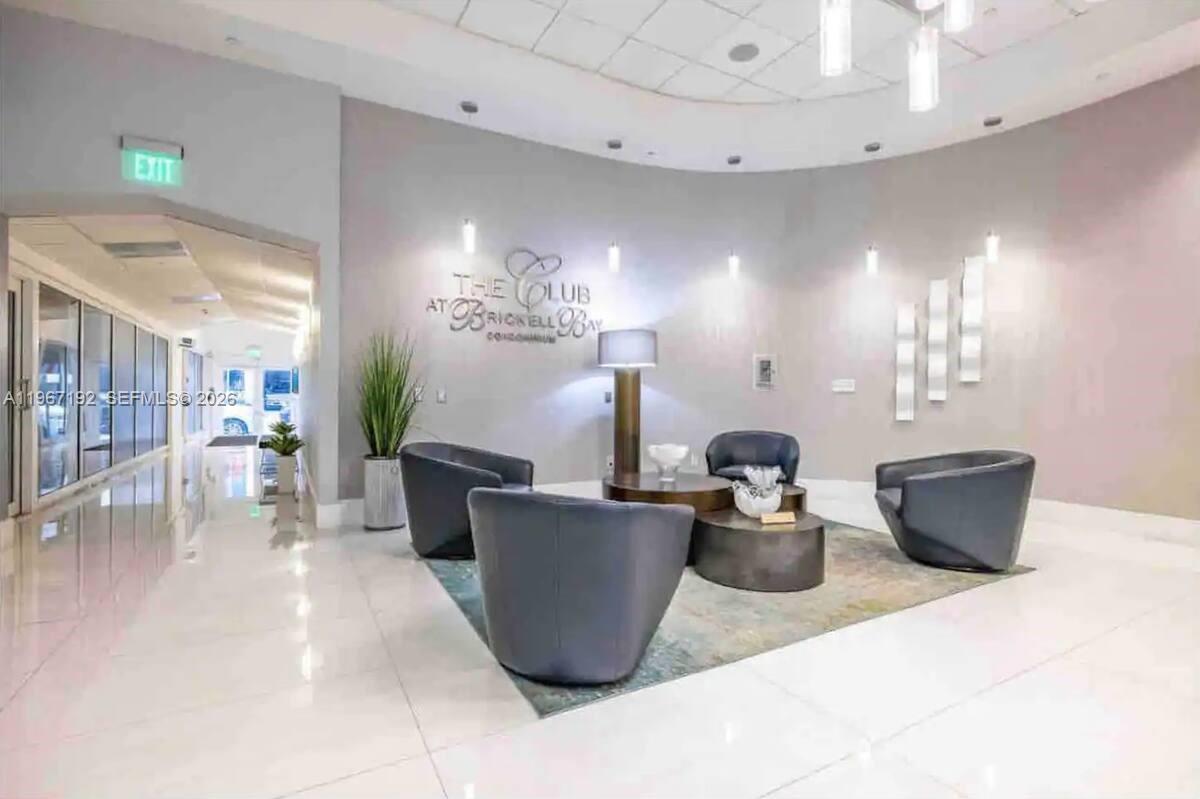 1200 Brickell Bay Dr #3923, Miami FL 33131