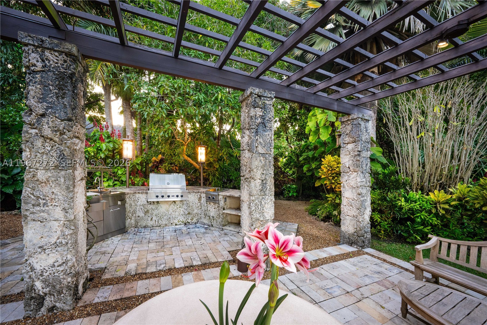 4867 SW 82nd St, Miami FL 33143