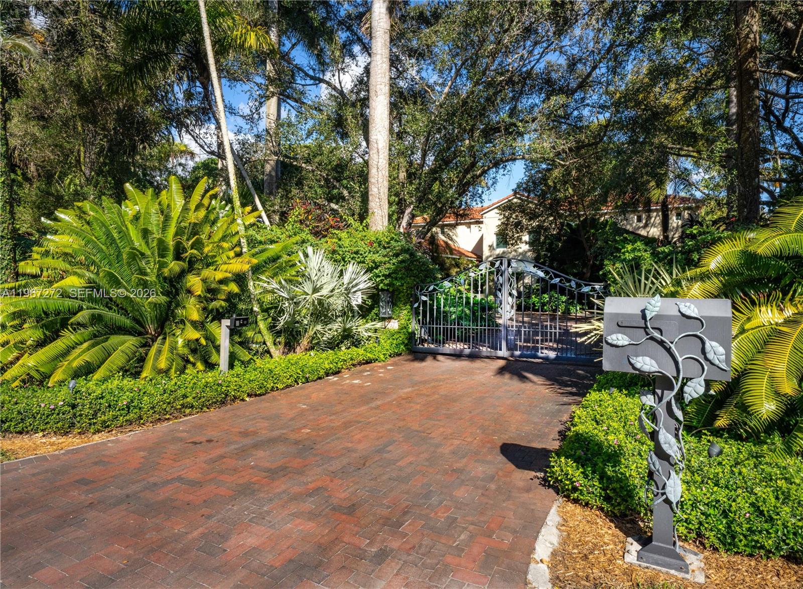 4867 SW 82nd St, Miami FL 33143