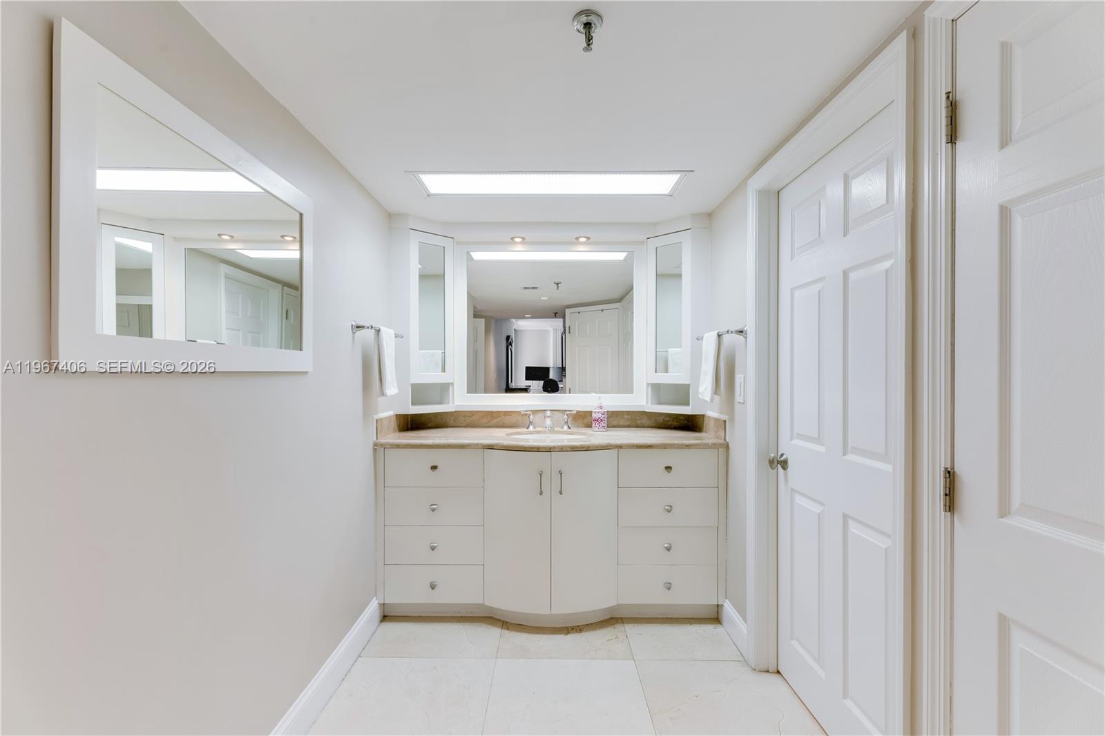520 Brickell Key Dr #A1506, Miami FL 33131