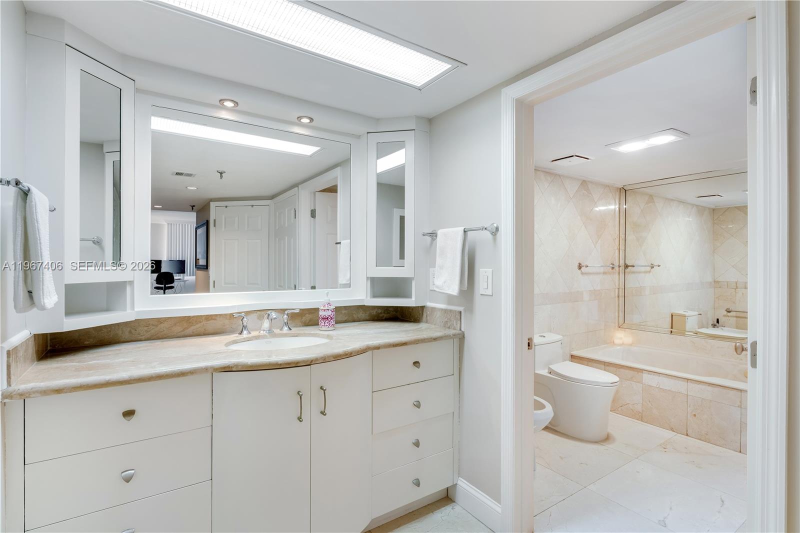 520 Brickell Key Dr #A1506, Miami FL 33131