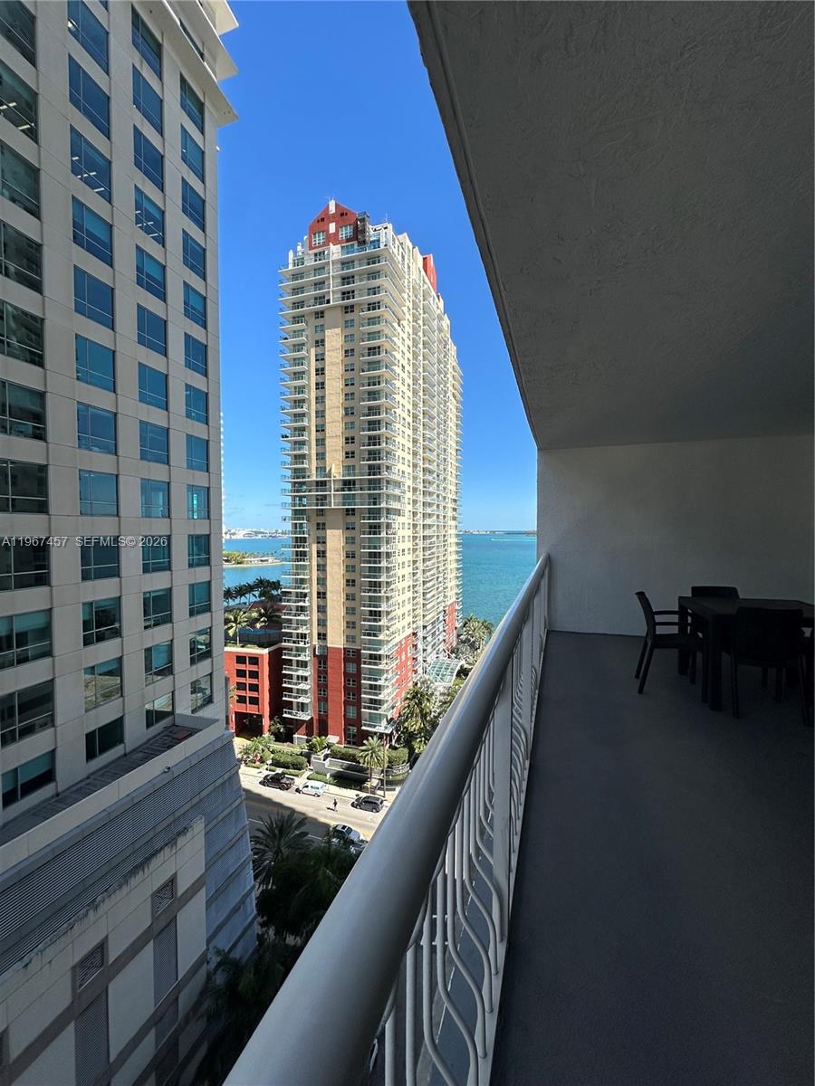 1200 Brickell Bay Dr #1712, Miami FL 33131