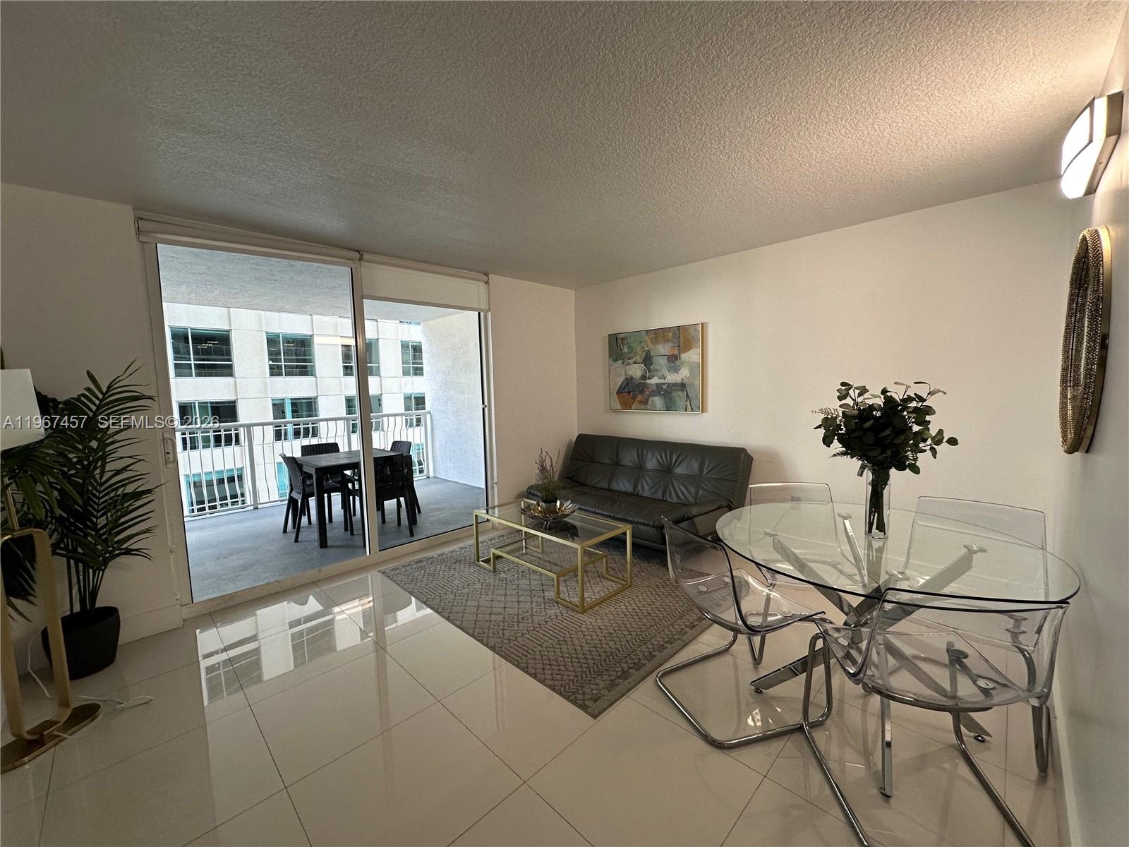 1200 Brickell Bay Dr #1712, Miami FL 33131