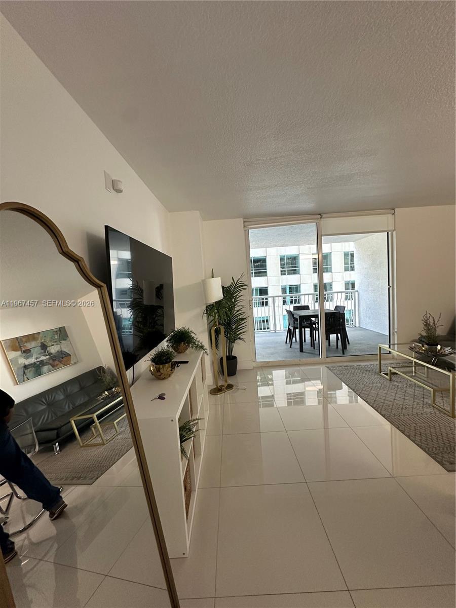 1200 Brickell Bay Dr #1712, Miami FL 33131