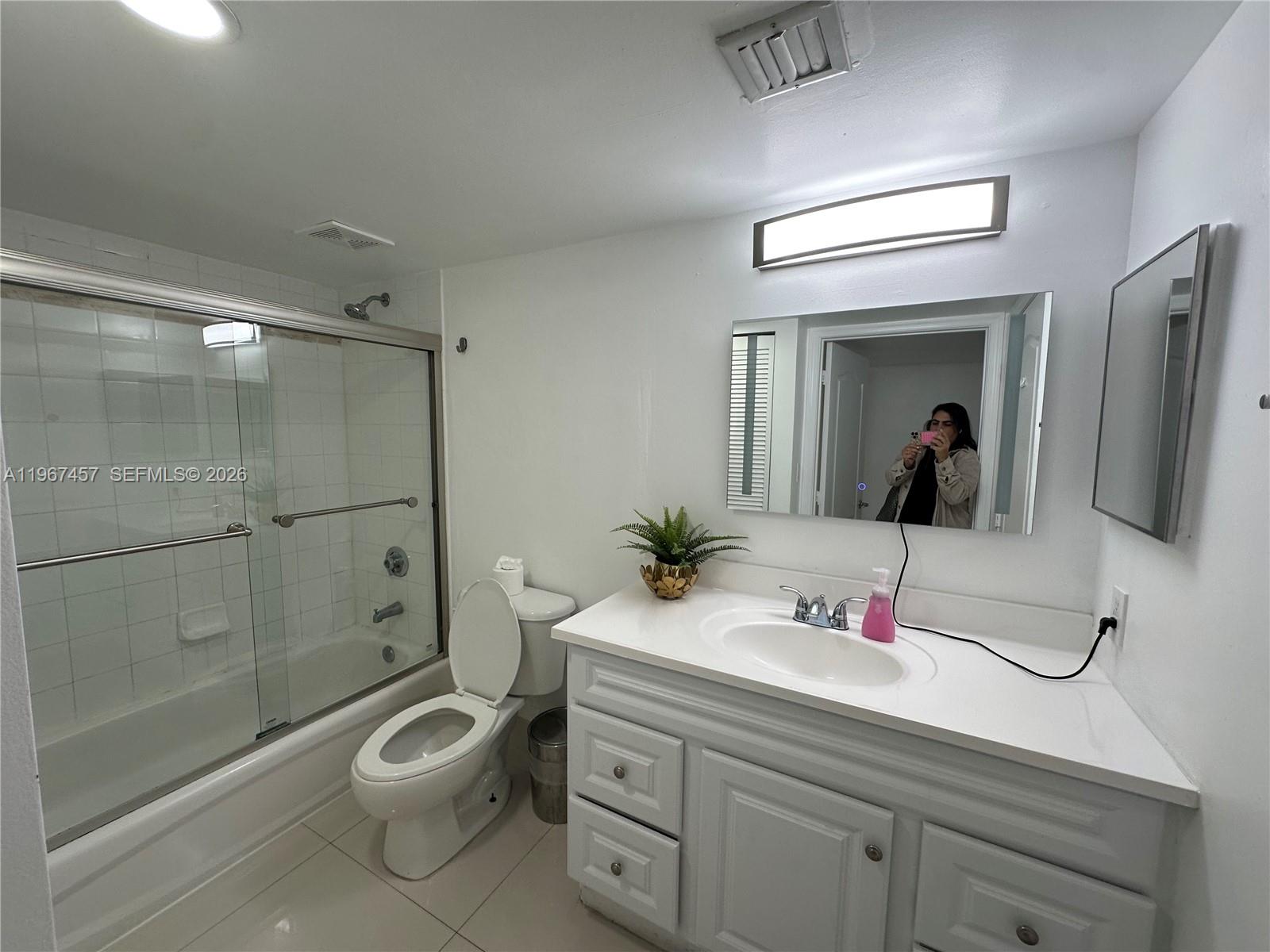 1200 Brickell Bay Dr #1712, Miami FL 33131
