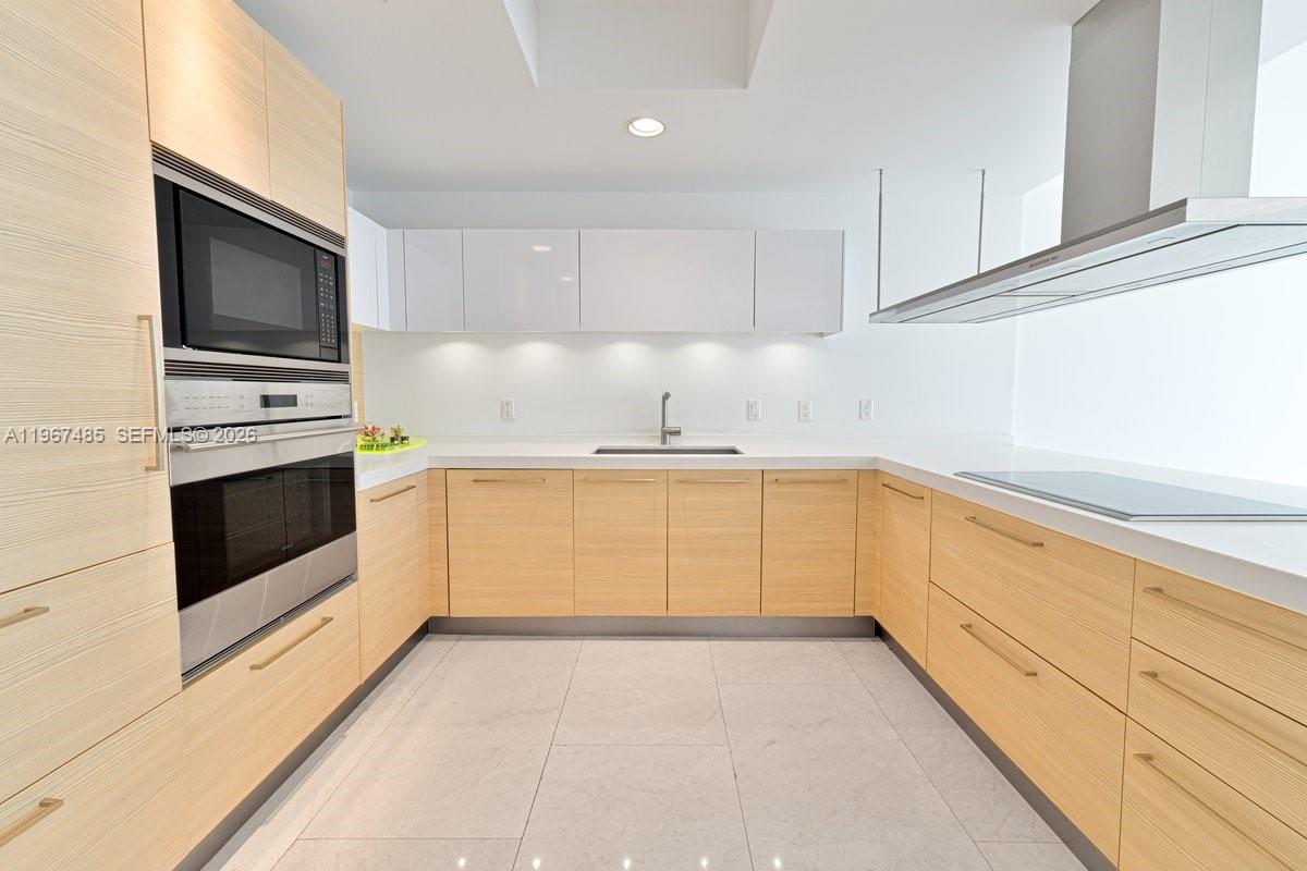 17301 Biscayne Blvd #305, North Miami Beach FL 33160
