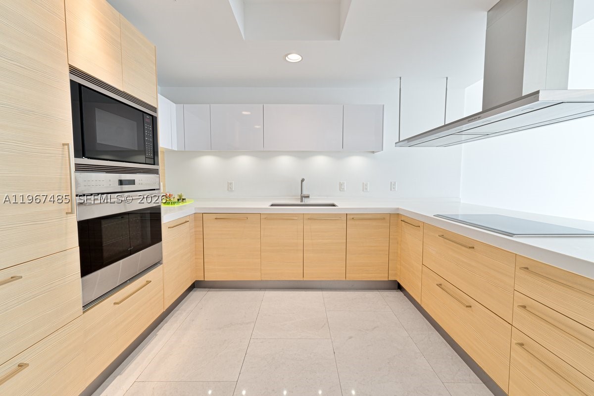 17301 Biscayne Blvd #305, North Miami Beach FL 33160