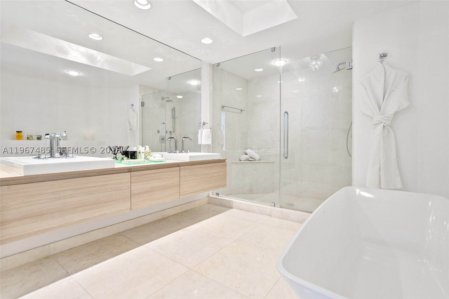 17301 Biscayne Blvd #305, North Miami Beach FL 33160