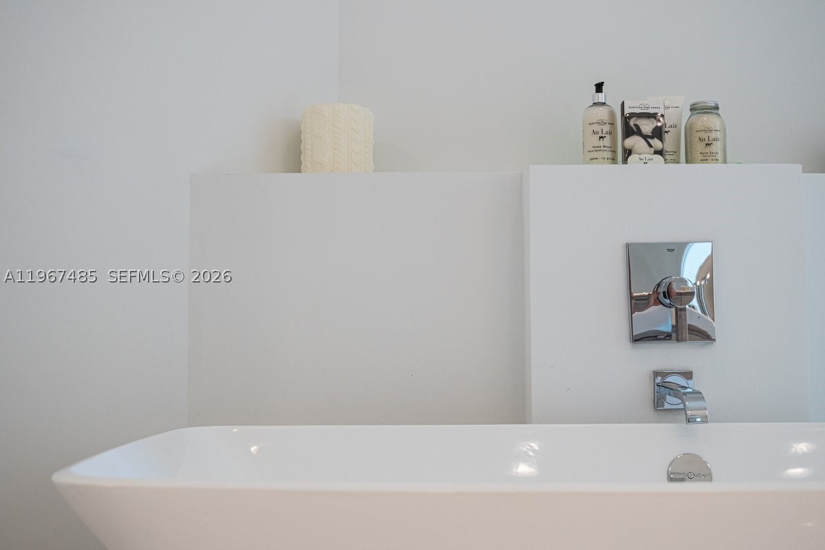 17301 Biscayne Blvd #305, North Miami Beach FL 33160