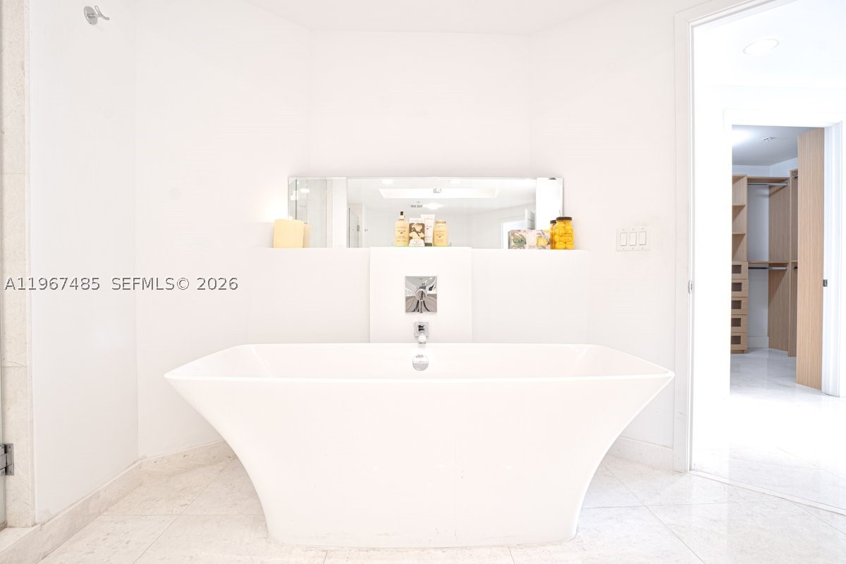 17301 Biscayne Blvd #305, North Miami Beach FL 33160