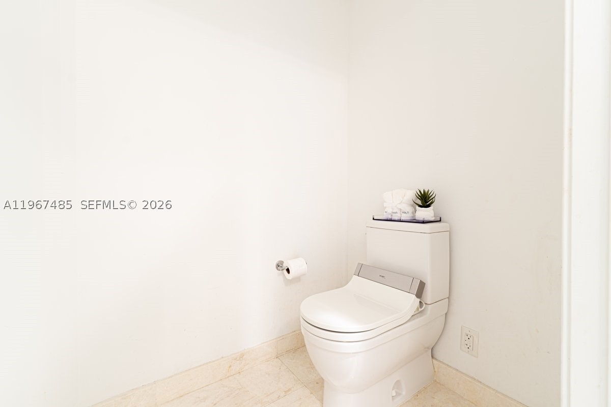 17301 Biscayne Blvd #305, North Miami Beach FL 33160