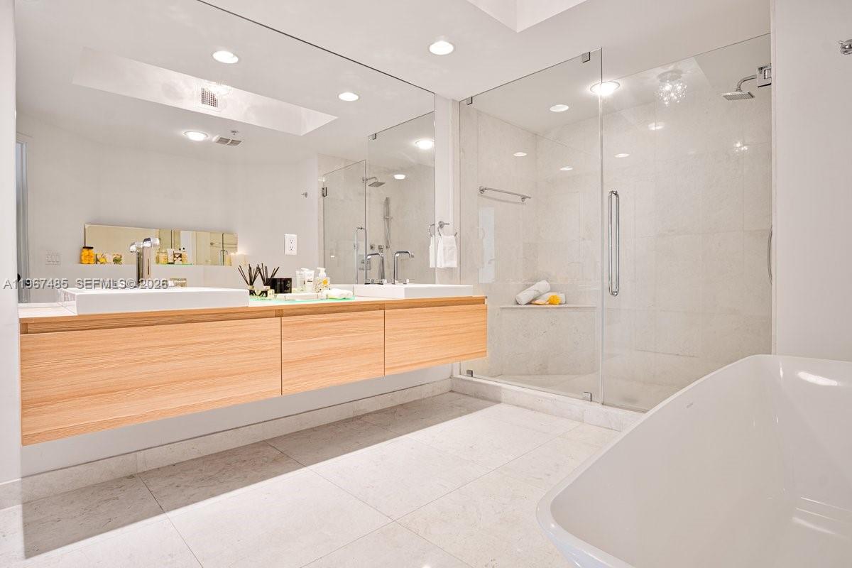 17301 Biscayne Blvd #305, North Miami Beach FL 33160