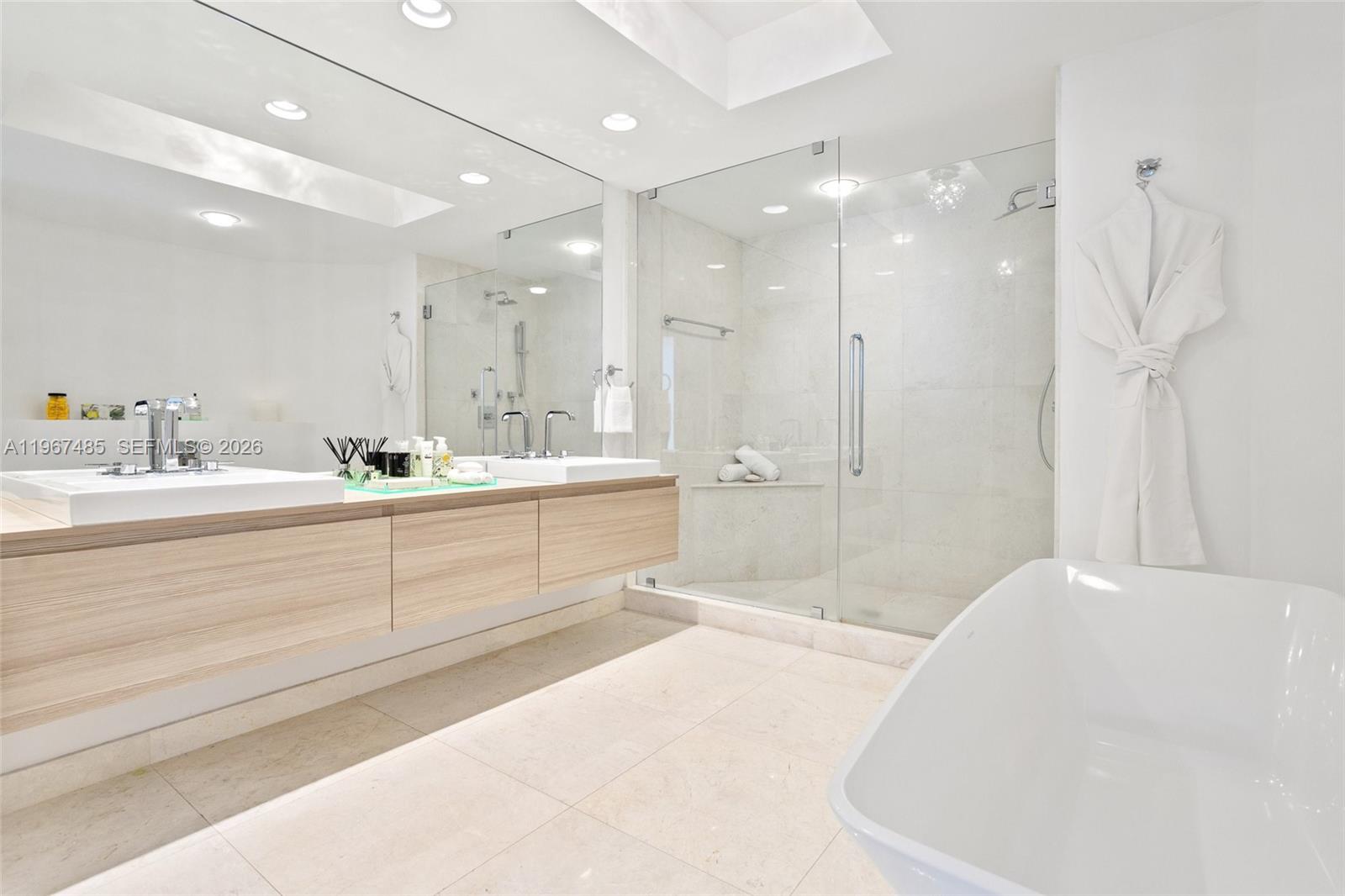 17301 Biscayne Blvd #305, North Miami Beach FL 33160