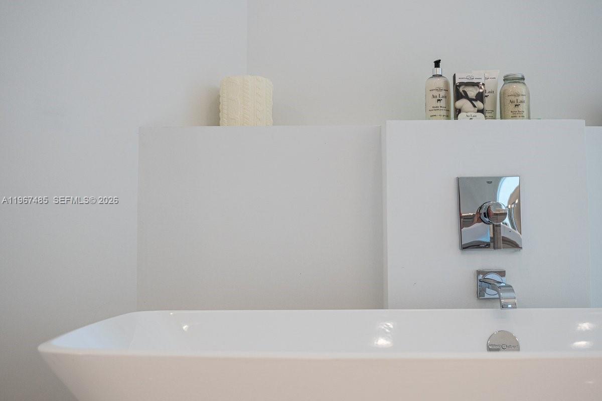 17301 Biscayne Blvd #305, North Miami Beach FL 33160