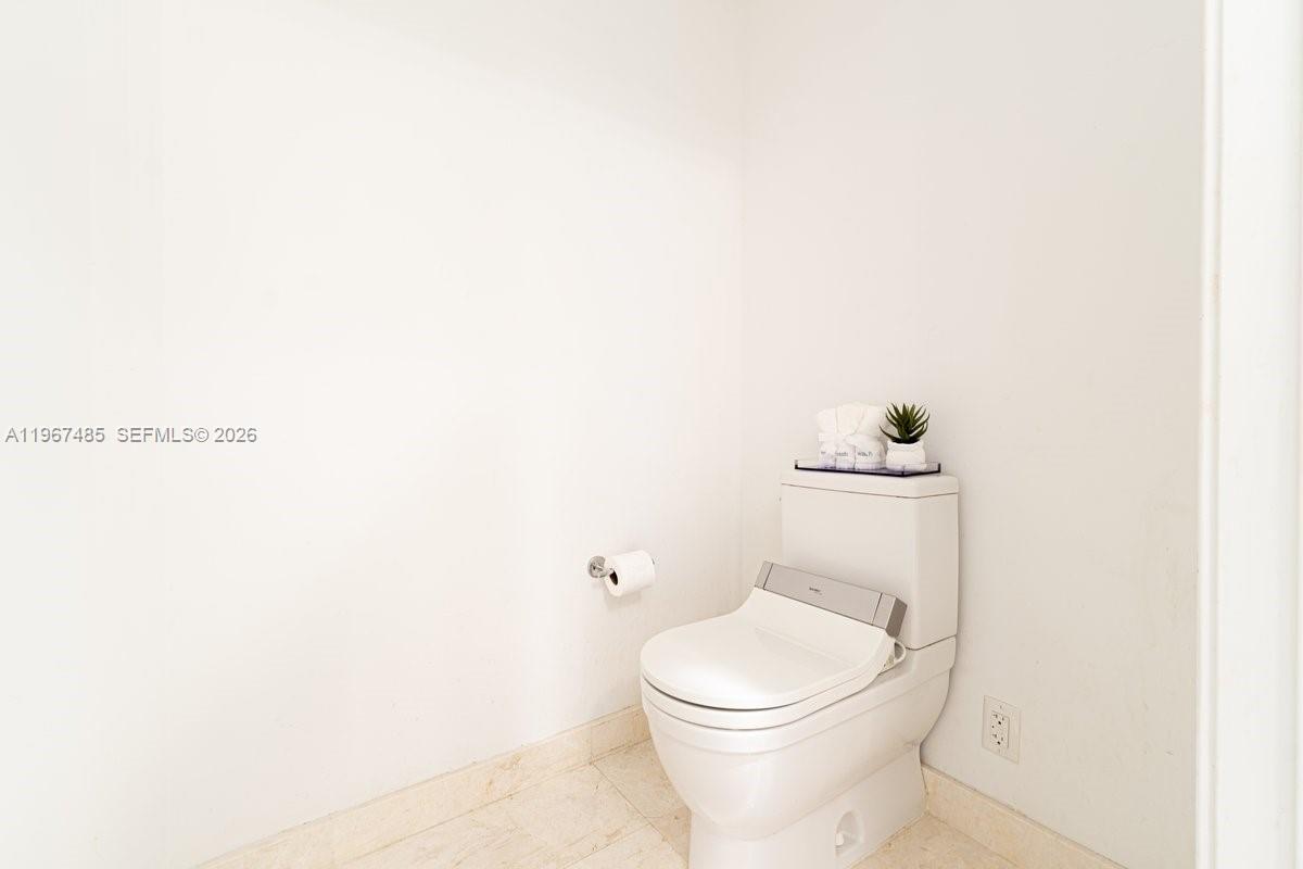 17301 Biscayne Blvd #305, North Miami Beach FL 33160