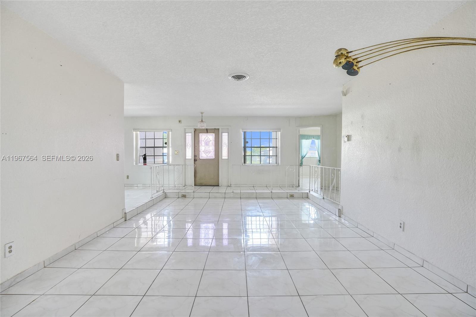 4966 NW 39th St, Lauderdale Lakes FL 33319