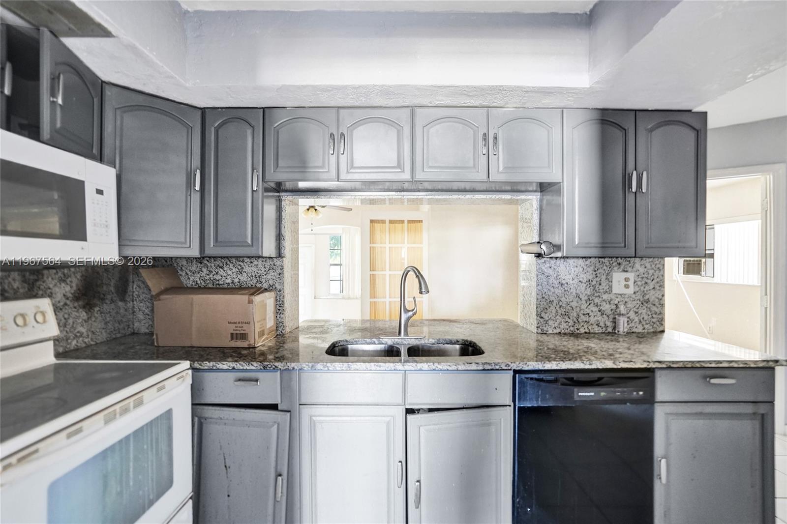 4966 NW 39th St, Lauderdale Lakes FL 33319