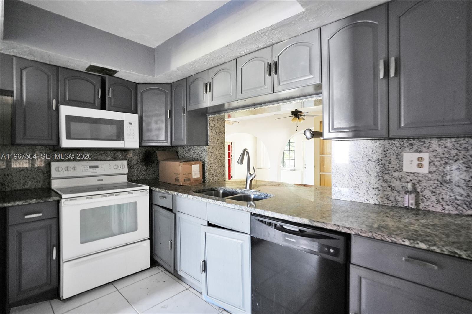 4966 NW 39th St, Lauderdale Lakes FL 33319