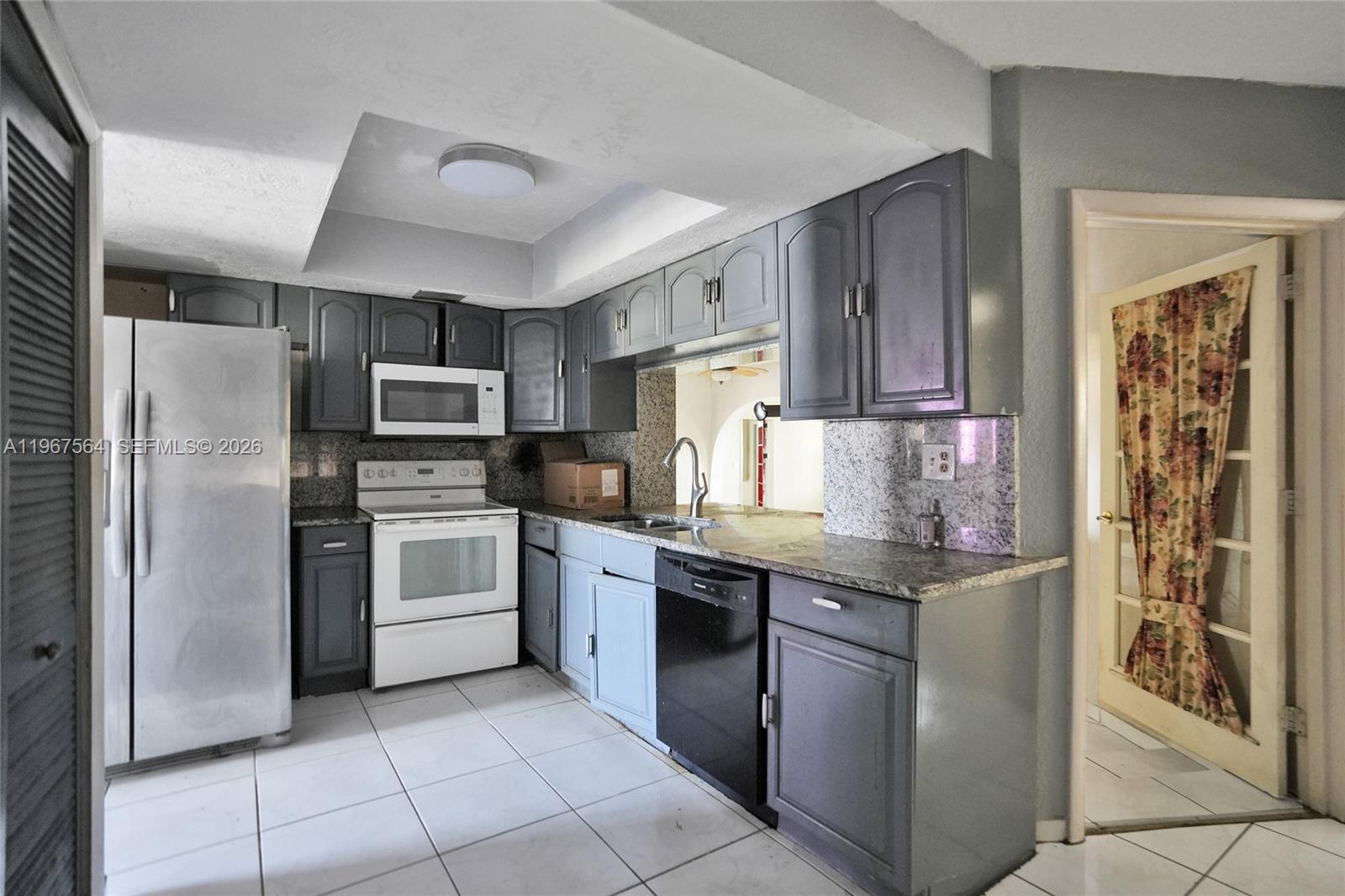 4966 NW 39th St, Lauderdale Lakes FL 33319