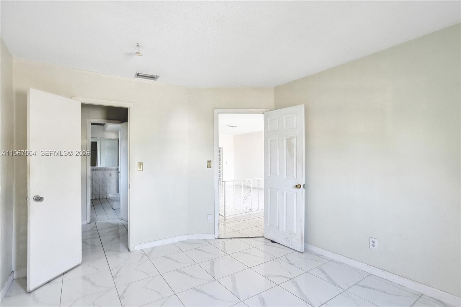 4966 NW 39th St, Lauderdale Lakes FL 33319