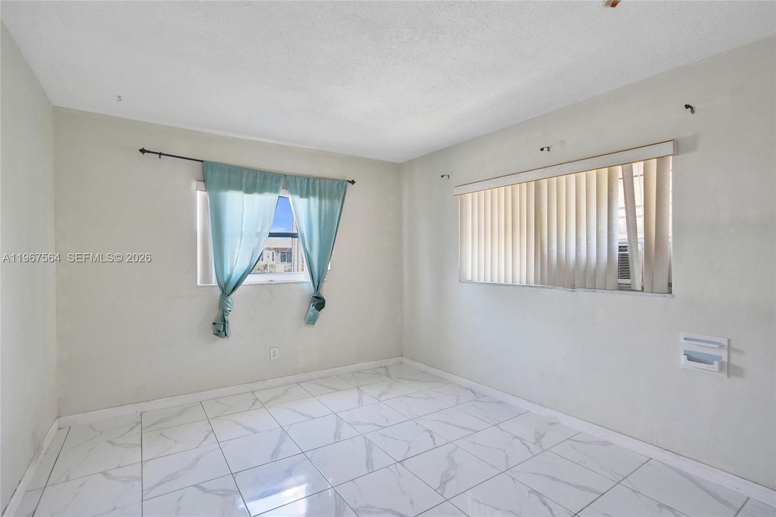 4966 NW 39th St, Lauderdale Lakes FL 33319
