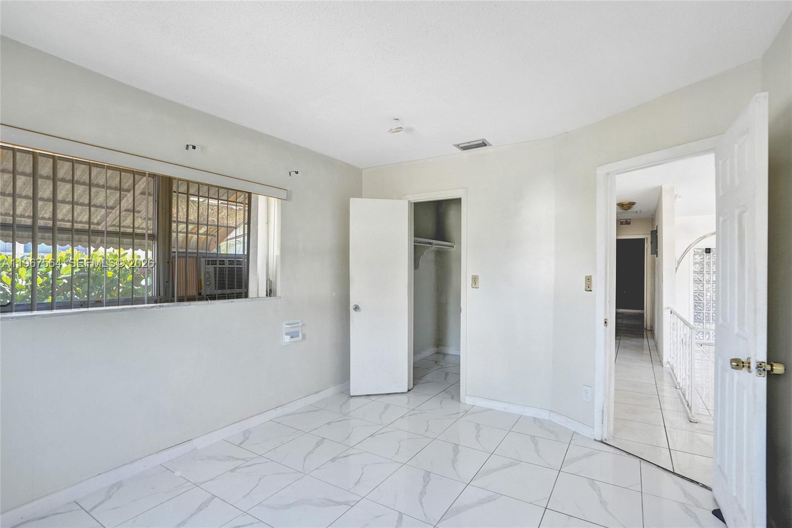 4966 NW 39th St, Lauderdale Lakes FL 33319