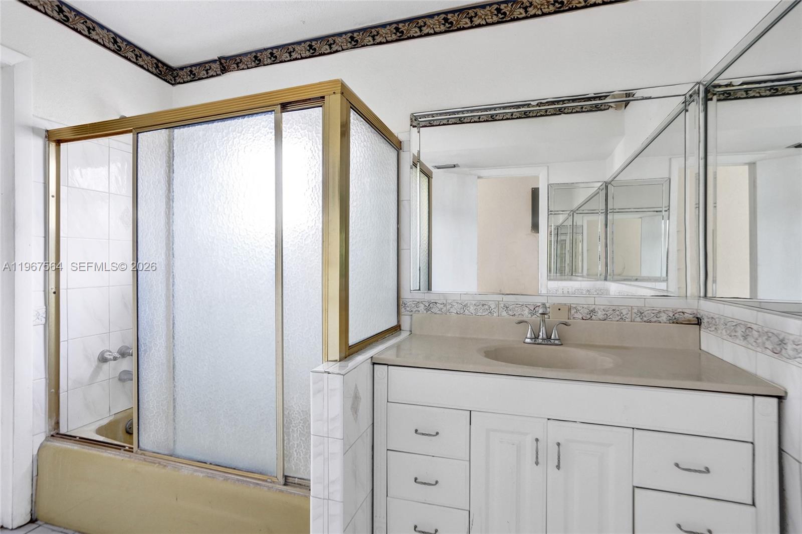 4966 NW 39th St, Lauderdale Lakes FL 33319