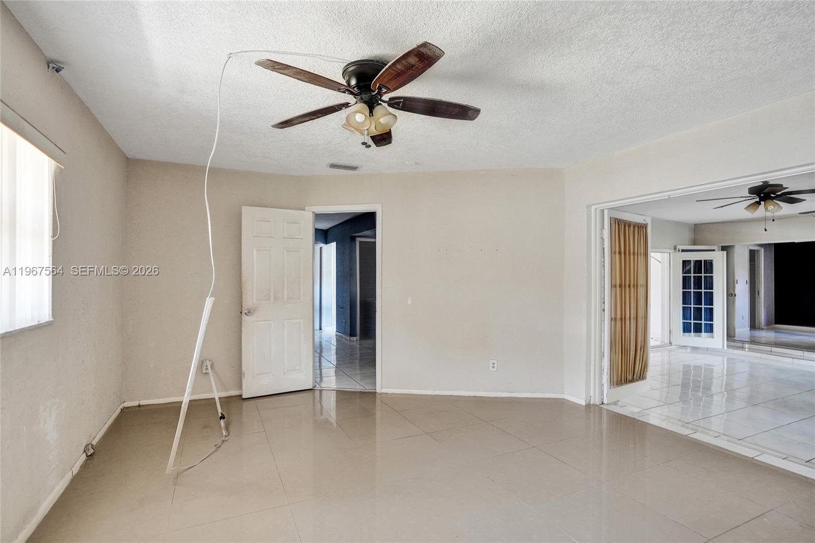 4966 NW 39th St, Lauderdale Lakes FL 33319