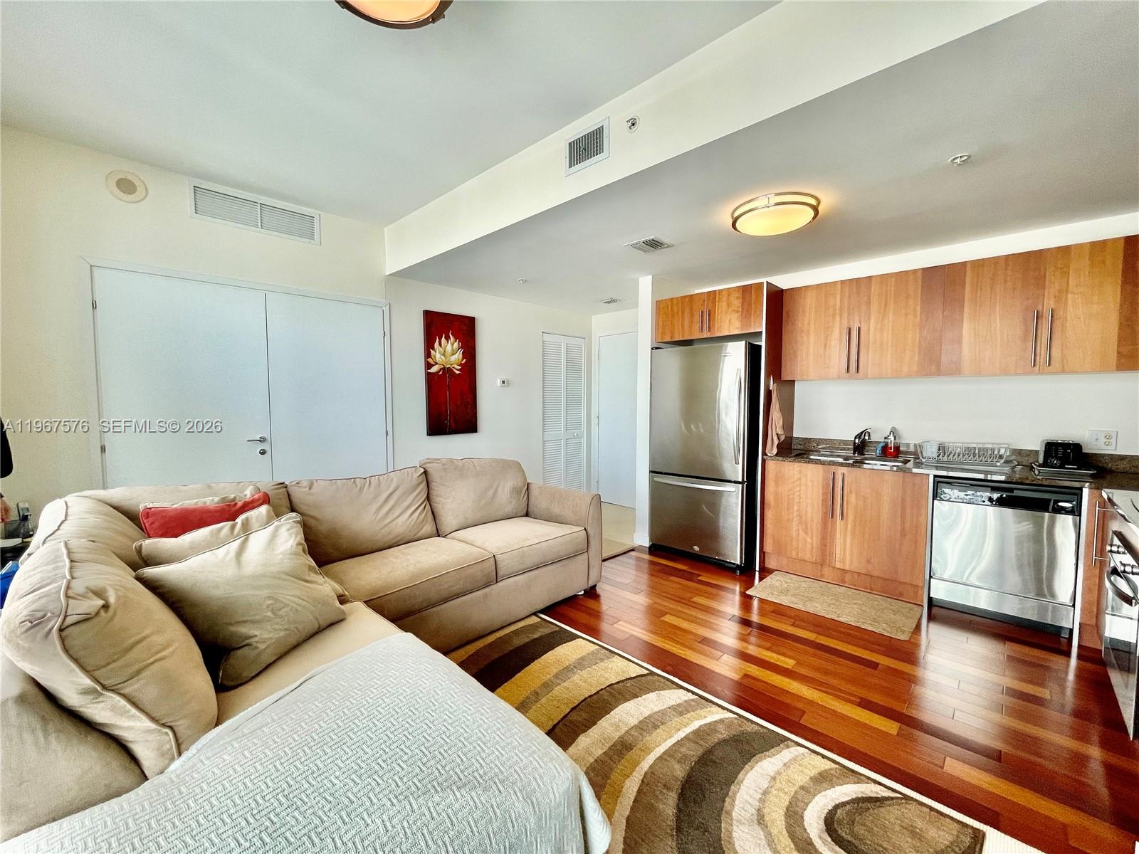 300 S Biscayne Blvd #T-3403, Miami FL 33131
