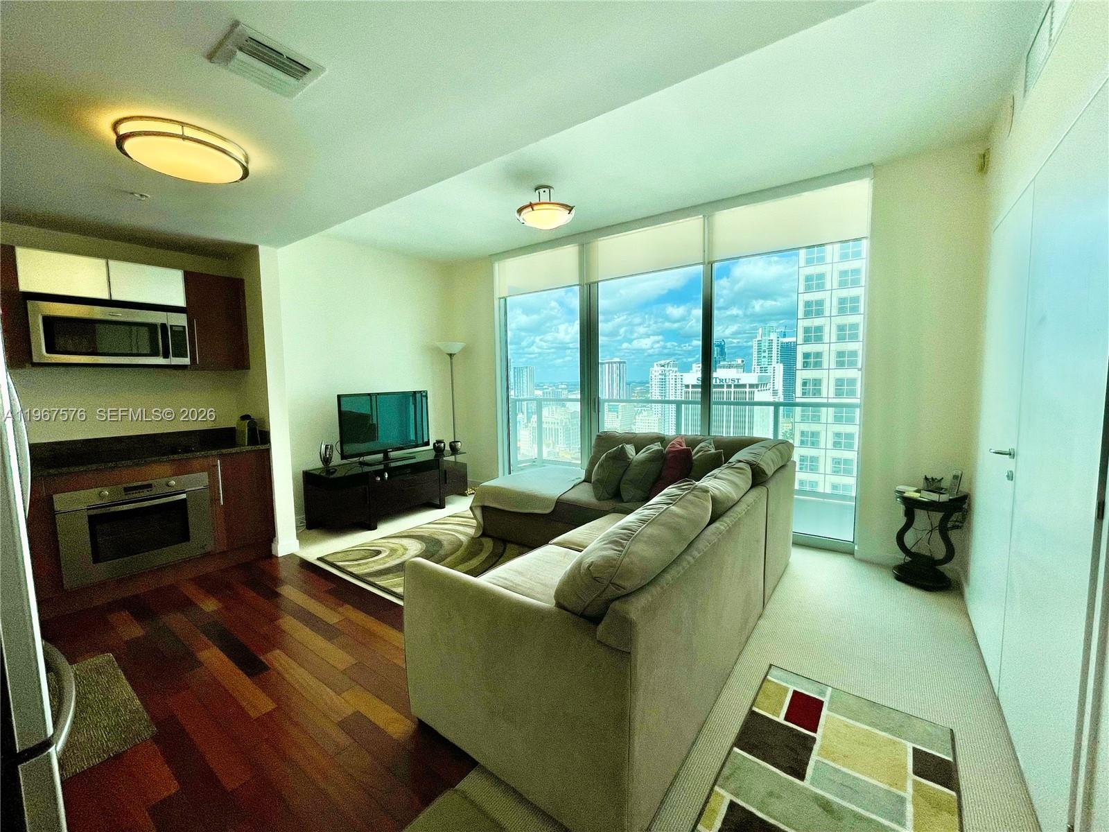 300 S Biscayne Blvd #T-3403, Miami FL 33131