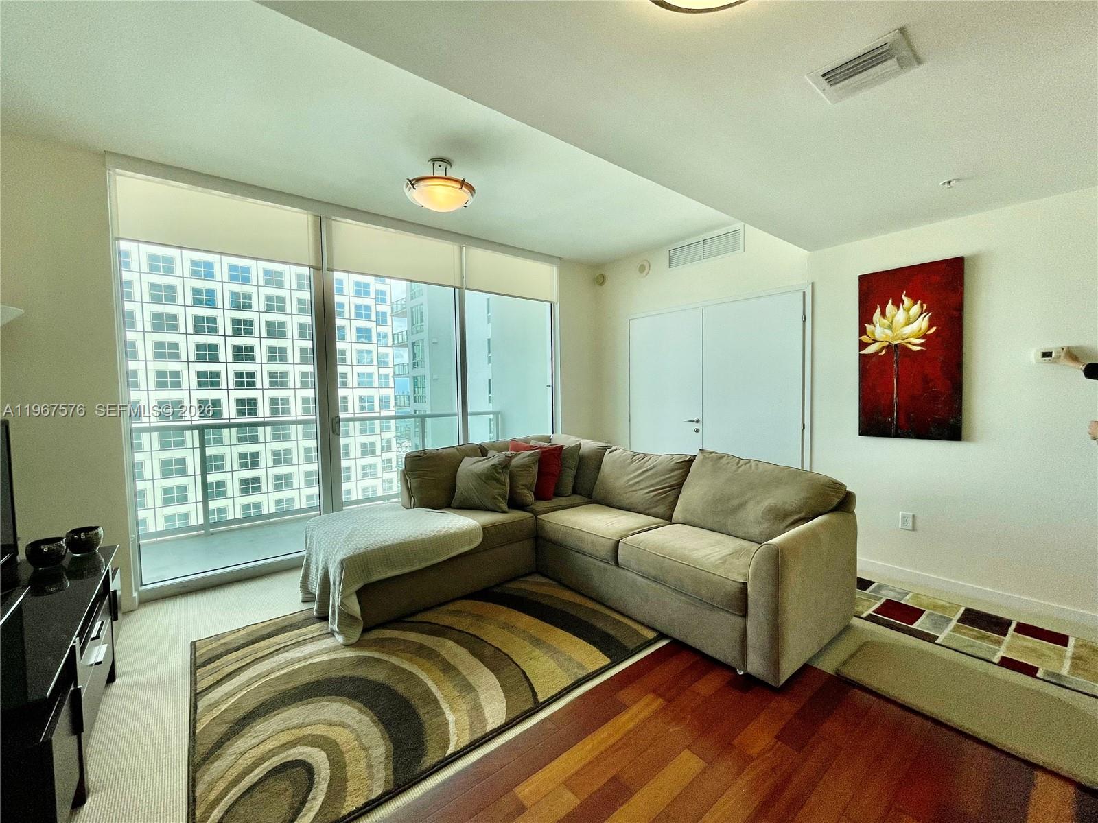 300 S Biscayne Blvd #T-3403, Miami FL 33131